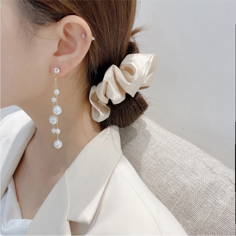 Pearl earring
